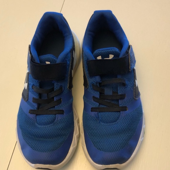 under armour boys tennis shoes